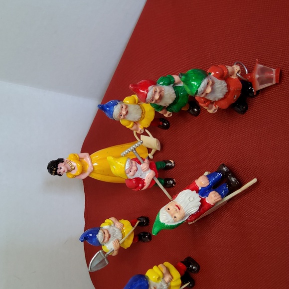 Snow White and the Seven Dwarfs cake topper - Picture 3 of 12